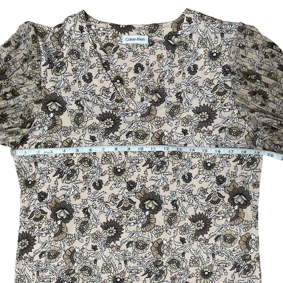 Calvin Klein Flutter Sleeve Floral Blouse Neutral Top M - Picture 5 of 9